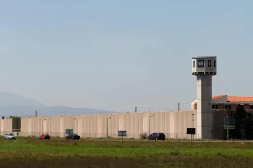 Un pistolet et une machette dans un colis à la prison