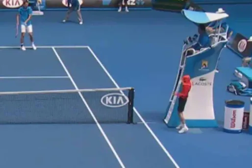 VIDÉO - La balle dans la tête du ramasseur