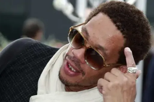 Alcoolisé, JoeyStarr débarqué d'un avion à Nice