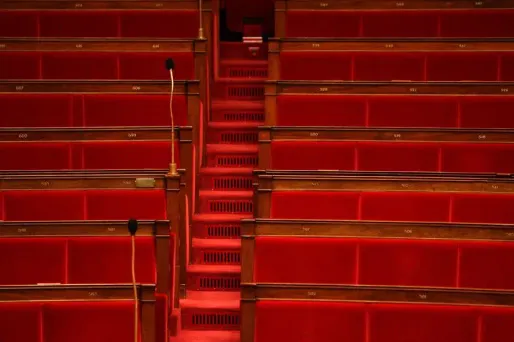 Manuel Valls a appelé mercredi la droite à "se ressaisir" au lendemain de l'incident qui l'a opposé au groupe des députés UMP qui a annoncé son absence de l'hémicycle dans l'après-midi.