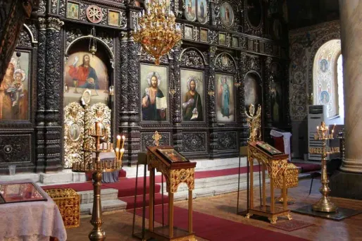 Bulgarie : un évêque destitué après avoir été filmé dans une orgie