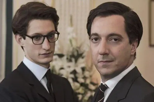 Pierre Niney incarne Yves Saint Laurent à l'écran aux côtés de guillaume Gallienne, dans le rôle de Pierre Bergé.