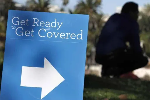 LE BILAN - Malgré l'énorme bug sur le site de l'assurance santé américaine, c'est un succès pour l'Obamacare.