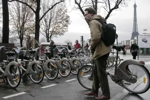 Paris : une cycliste tuée par un camion