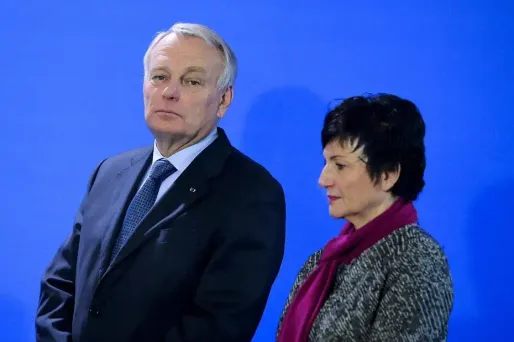 Le Premier ministre Jean-Marc Ayrault et la ministre déléguée à la Famille, Dominique Bertinotti.