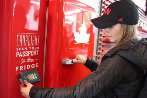 JO :le frigo à bières qui s'ouvre avec un passeport