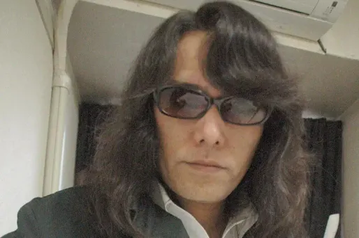 Compositeur sourd renommé au Japon, Mamoru Samuragochi a finalement reconnu qu'il ne composait pas lui-même ses oeuvres.