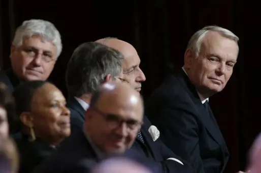 La suppression de la prime pour l'emploi pourrait être la solution retenue par le gouvernement pour financer l'abaissement de charge sur les bas salaires.