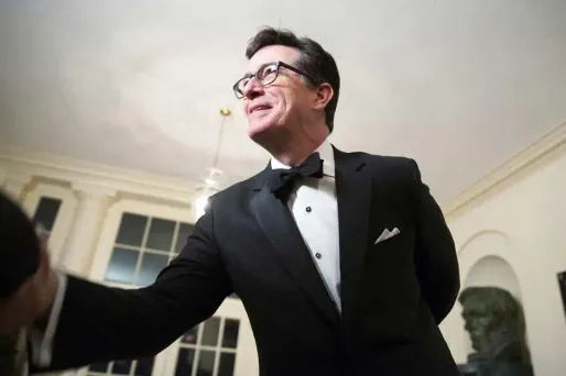 Stephen Colbert était assis à côté de Michelle Obama, tout près de François Hollande, qu'il avait brocardé dans un sketch.