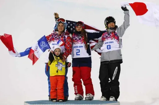 Marie Martinod sur le podium avec sa fille