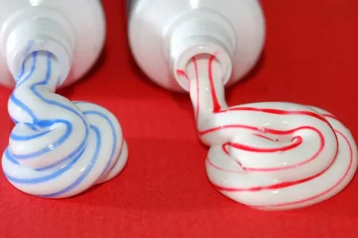 Cette mise en garde sur le risque d'explosifs dans des dentifrices relève de la "communication régulière" de ce ministère, a renchéri une porte-parole du Conseil de sécurité nationale (NSC) de la Maison Blanche, Laura Magnuson.