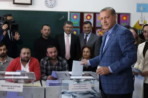Turquie : Erdogan réussit son test électoral