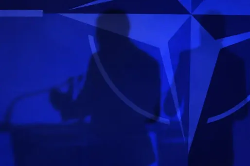 La silhouette du secrétaire général de l'OTAN