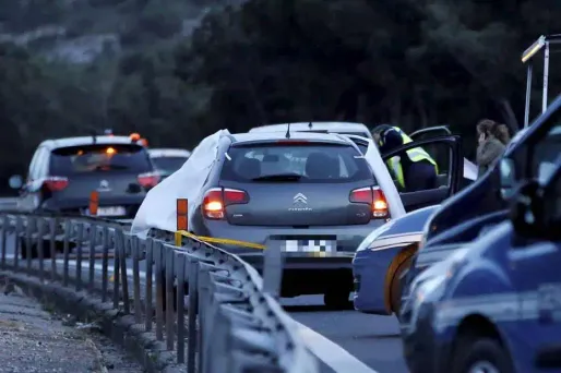 La voiture a terminé sa course sur la voie de gauche. Le commando n'a laissé aucune chance à Y..