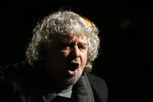 Interrogé la semaine dernière par la presse étrangère, l'ex-humoriste avait assuré n'être pas "populiste". "Je ne veux pas être considéré comme le réactionnaire de l'Europe, je ne suis pas anti-européen", avait clamé Beppe Grillo.