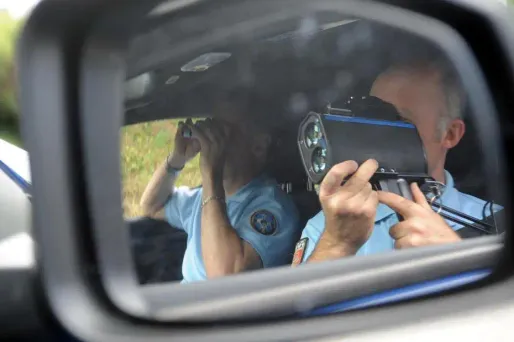 Le maire de Courcelles-Epayelles, flashé à plus de 150 km/h, a expliqué qu'il voulait seulement "faire sécher" sa voiture.