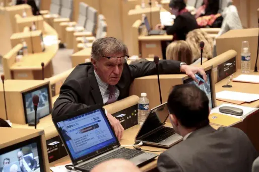 Charlotte Ode, qui aura 103 ans en mai, s'est engagée "pour faire plaisir" à son petit-fils Bernard Marandat, seul conseiller municipal FN à la mairie centrale (photo ci-dessus).