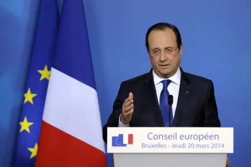 Tribune de Sarkozy : Hollande dénonce une comparaison "insupportable"