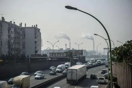 La mesure, annoncée samedi par Matignon, est inédite depuis 1997 et pourrait être prolongée mardi.