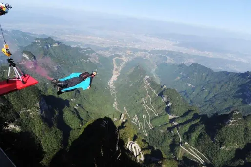 Un Français se tue en wingsuit en Suisse