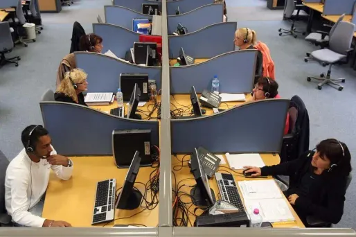 "Veuillez patienter" : les services clients, ces grands injoignables