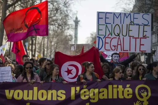 Des manifestantes se sont dénudées à Paris contre l'oppression des femmes.