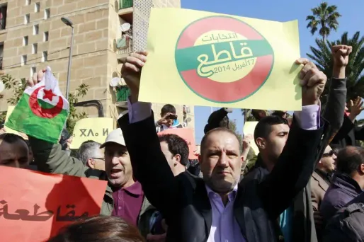 A un mois de l’élection présidentielle, la pression s’accentue sur l’opposition.