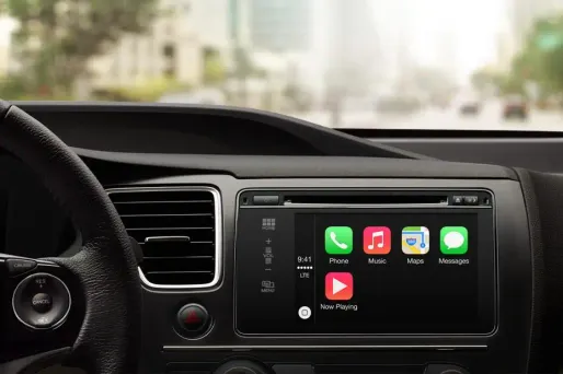 Avec CarPlay, Apple embarque l'iPhone en voiture