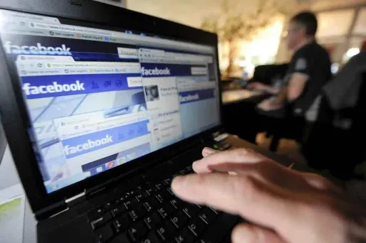 Le site qu'il va bloquer l'accès des mineurs aux pages identifiées comme faisant la promotion de ventes d'armes.