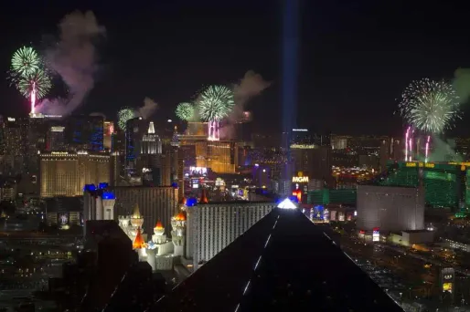 Ivre, il perd 500.000 dollars et attaque le casino