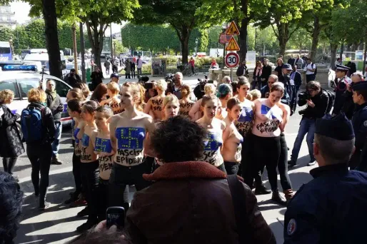 Manifestation des Femen contre le FN