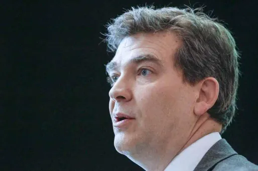 arnaud Montebourg : "je ne comprends pas comment on peut aller faire fabriquer en Thaïlande ce qu'on fait très bien chez nous".