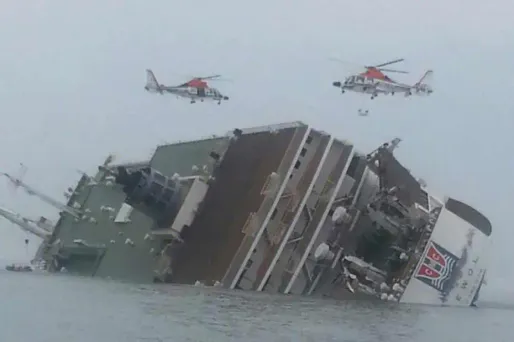 Des centaines de personnes se trouvaient à bord du ferry qui a coulé au large de la Corée du Sud.