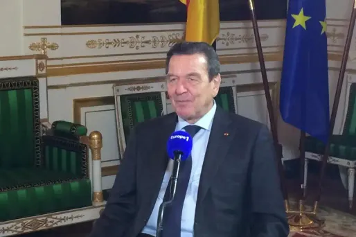 Pour Schröder, Hollande va "dans la bonne direction"