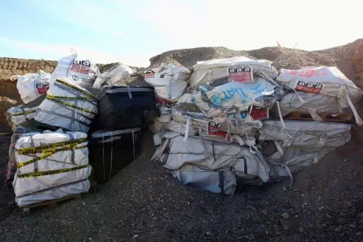Il existe plusieurs sites d'enfouissement d'amiante, légaux eux, en France.