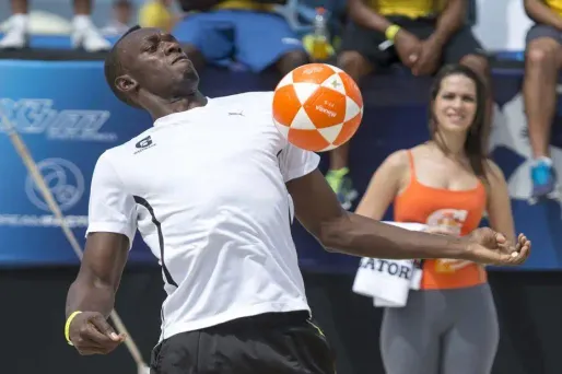 Usain Bolt, de l'athlétisme au football ?