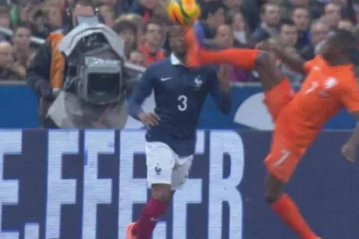 VIDÉO - Evra, une semelle en plein visage