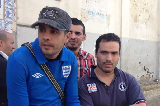 Alger : ils surveillent un bureau de vote "juste pour le fric"