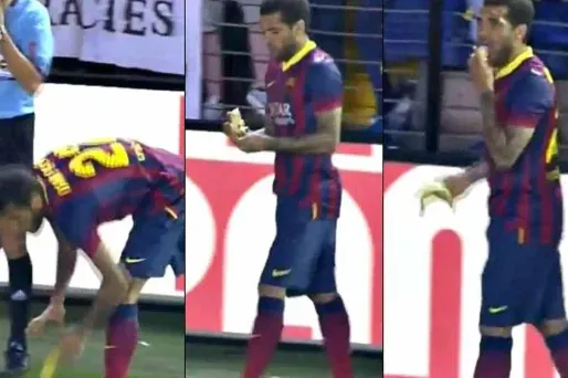 Dani Alves a mangé la banane qu'un spectateur avait jeté sur la pelouse.