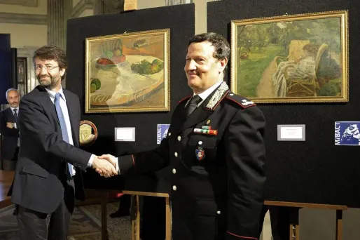 Les deux tableaux volés présentés à la presse