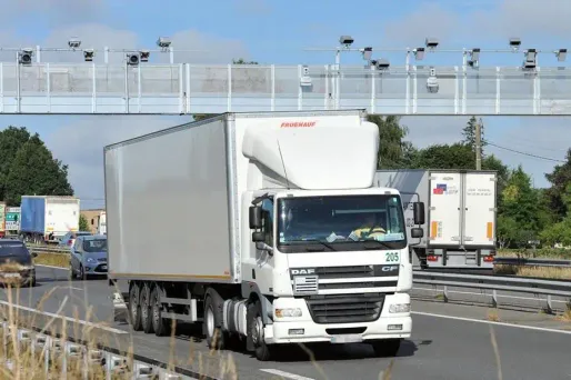 Deux-Sèvres : un portique écotaxe incendié