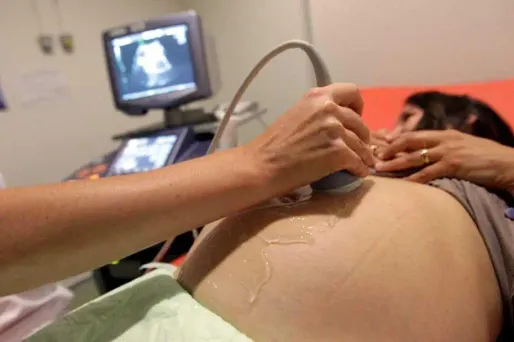 Malgré les précautions prises, une femme s'est retrouvée enceinte de jumeaux conçus in vitro par un autre couple.