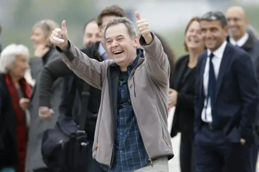 Didier François, grand sourire aux lèvres, à son arrivée en France.