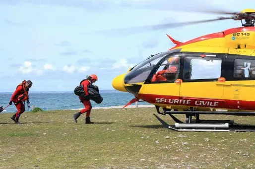 Il plonge pour sauver sa fille et disparaît dans la mer