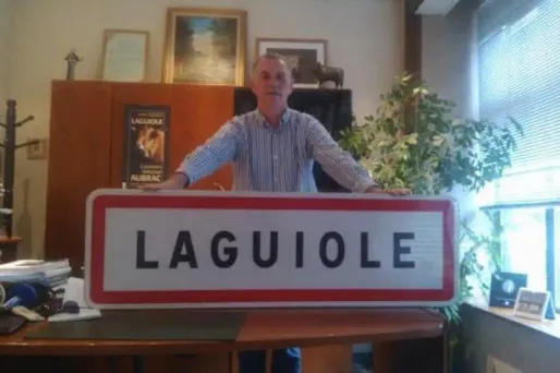 "Les collectivités s'entraident quand il y a des catastrophes naturelles. Nous, nous sommes victimes d'une catastrophe surnaturelle!", explique le maire de Laguiole.