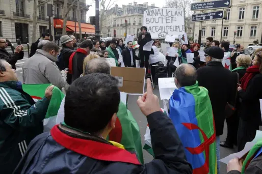 Une manifestation anti-Bouteflika à Paris.