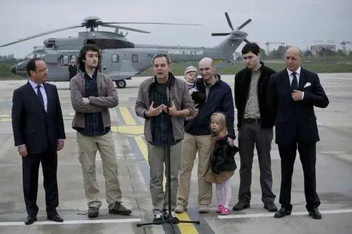 Pourquoi certains geôliers parlaient-ils français ?