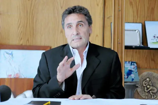 A l'instar de son homologue toulonnais, Mohed Altrad, le président de Montpellier a fait savoir qu'il n'était pas prêt à voir son club jouer à Béziers.