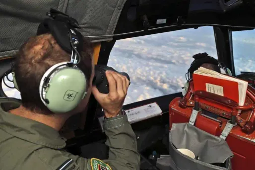 Dans l'océan Indien, les recherches se poursuivent, trois semaines après la disparition du vol MH370.