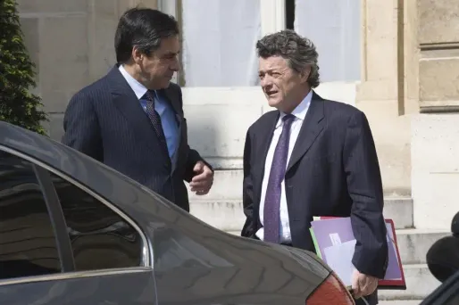 Départ de Borloo : l'"émotion générale" de la classe politique